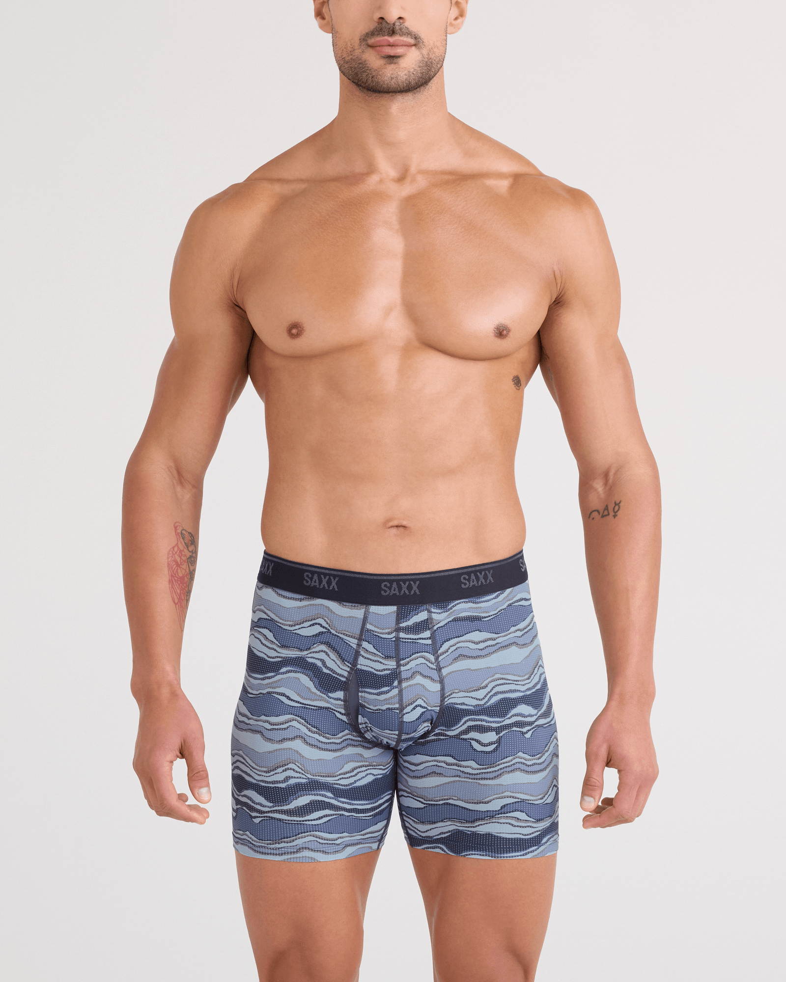 Front - Model wearing Quest Quick-Dry Mesh Boxer Brief Fly in Lazy River-Multi