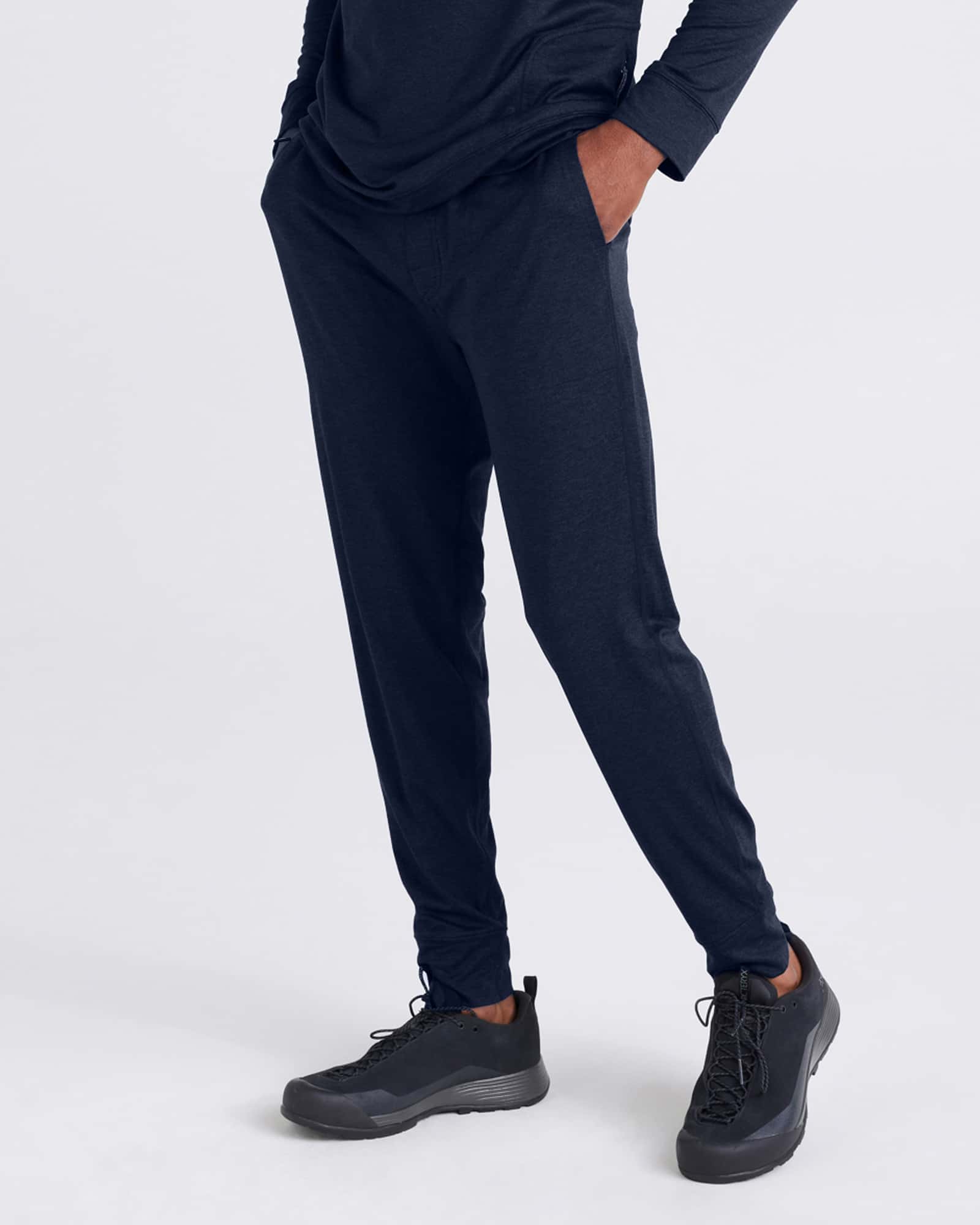Front - Model wearing Peakdaze Jogger in Maritime Heather
