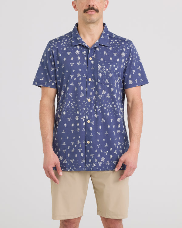 Front - Model wearing Droptemp Dry Resort Polo in Bandana Tropic-Indigo